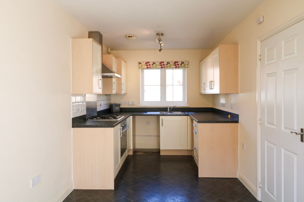 Property photo 2 of 20 Kitchen