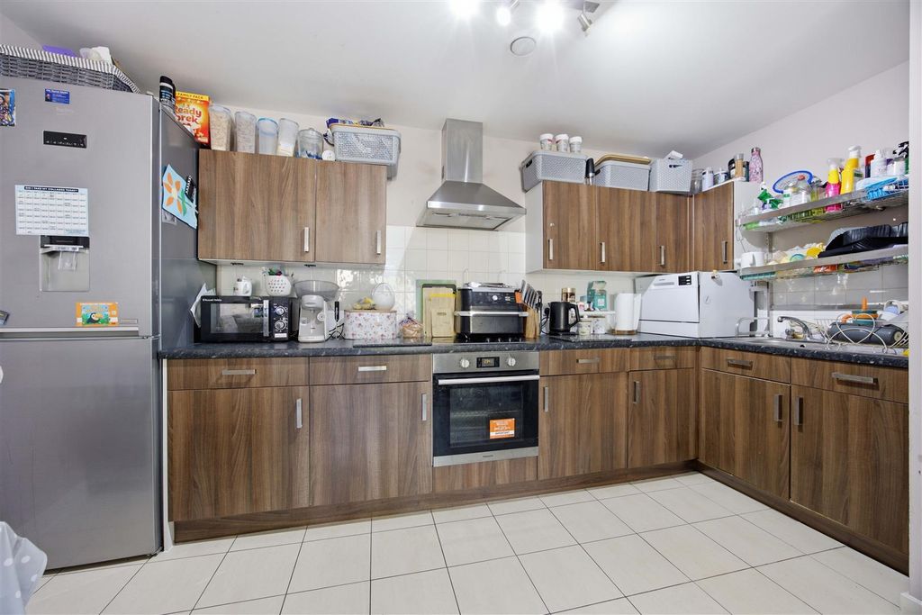 Property photo 3 of 14 Kitchen