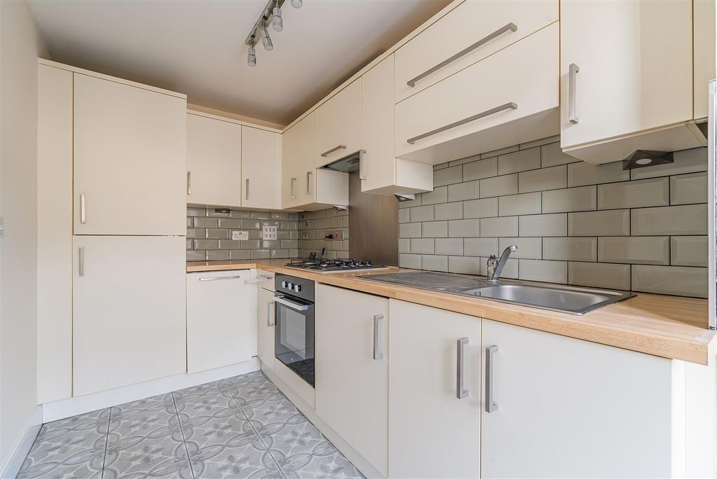 Property photo 2 of 15 Kitchen