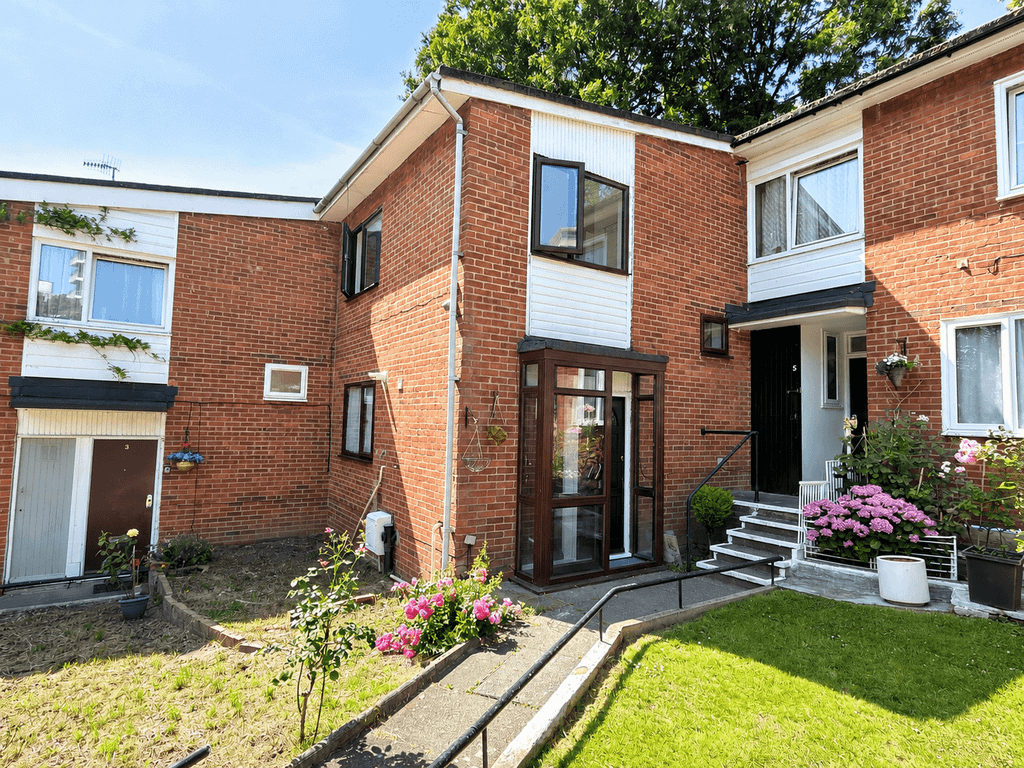 Property photo 1 of 18 Spacious Four-Bedroom Family Home With Private Garden, Large Storage Shed &amp; Free Parking – Roehampton Sw15