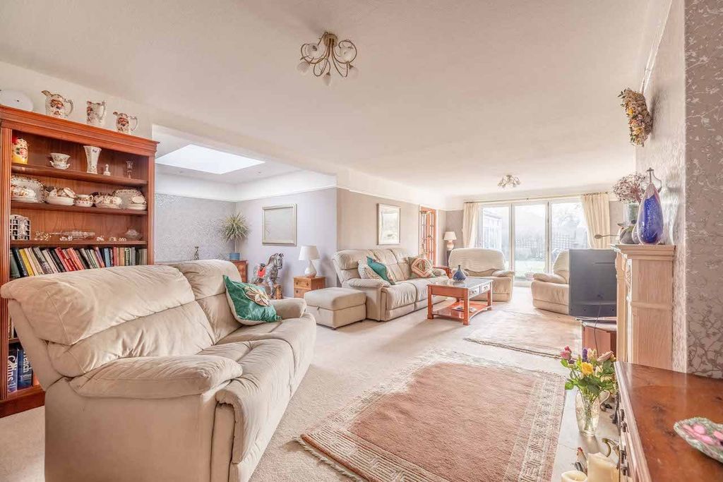 Property photo 2 of 25