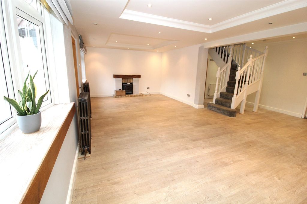 Property photo 3 of 14 Lounge View 2