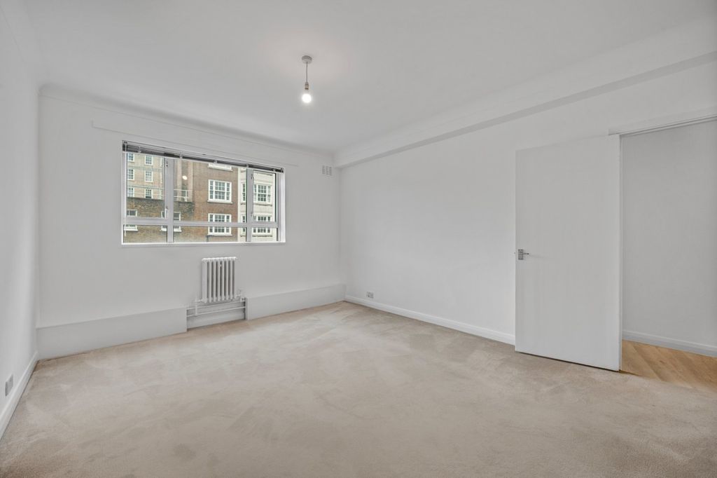 Property photo 2 of 11 Picture No. 18