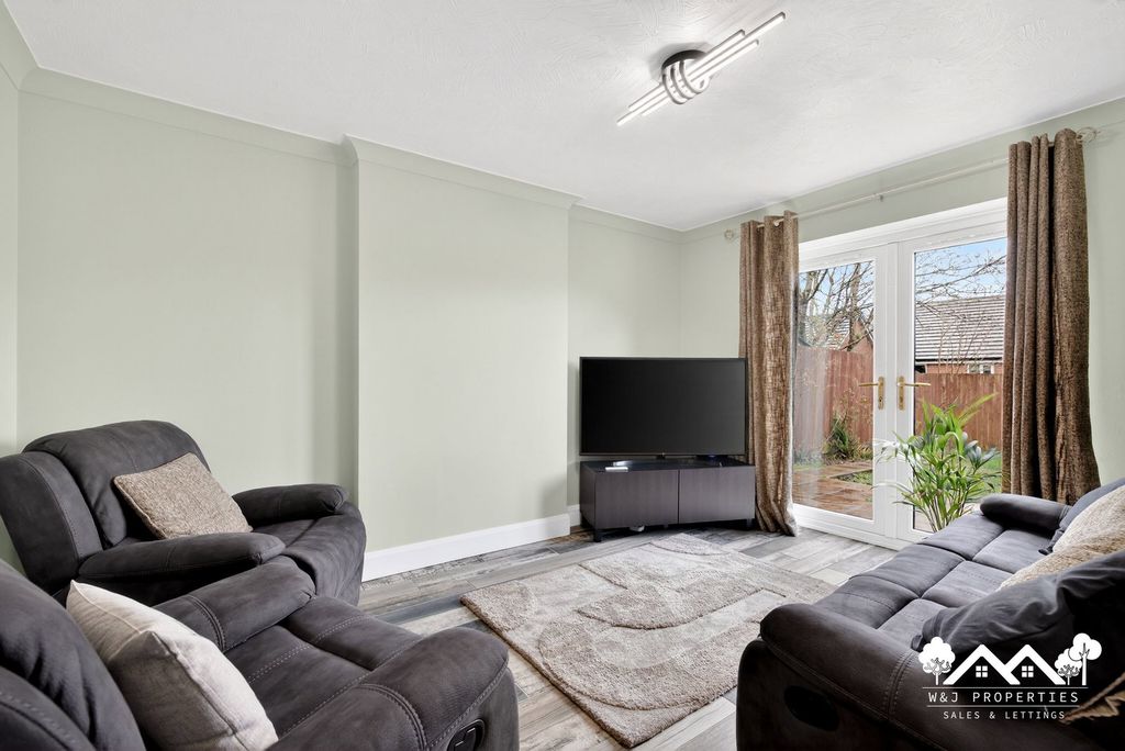 Property photo 3 of 37