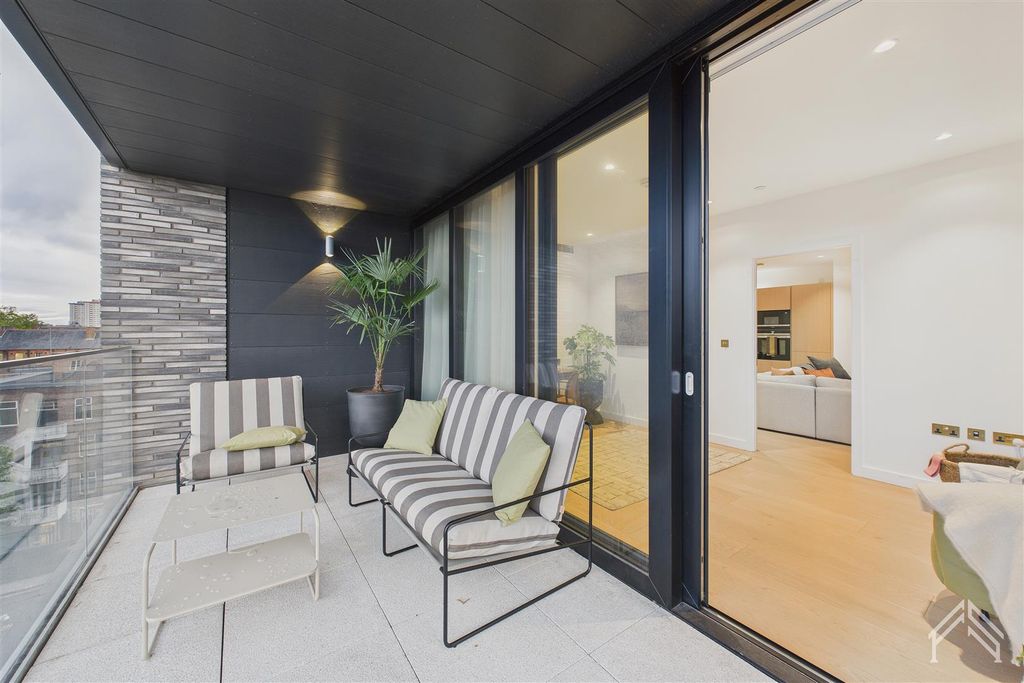 Property photo 2 of 17 8.Jpg