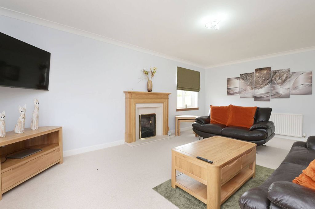 Property photo 2 of 34