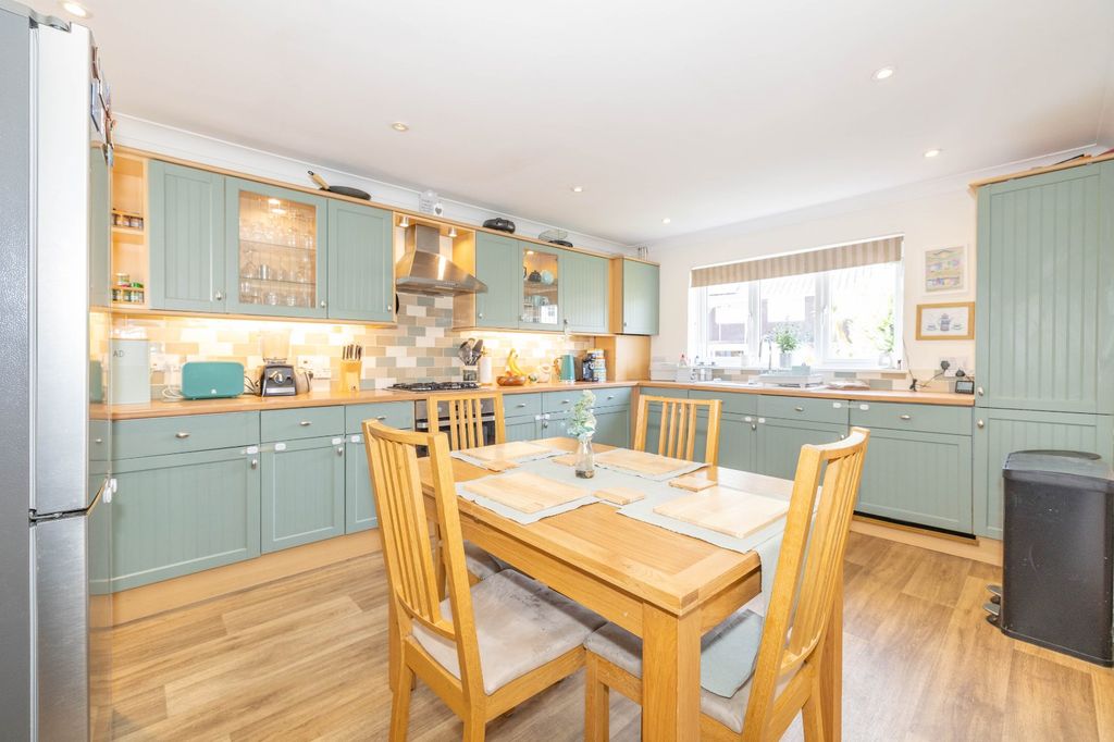 Property photo 3 of 14 Picture 3