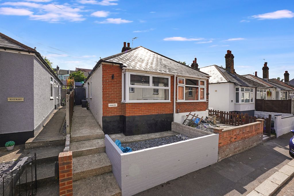 Property photo 1 of 9 2 Bedroom Bungalow For Sale