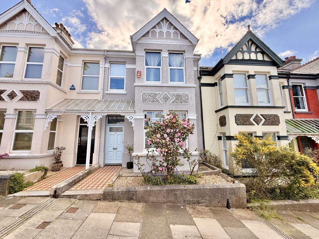 Property photo 1 of 25 Photo 8