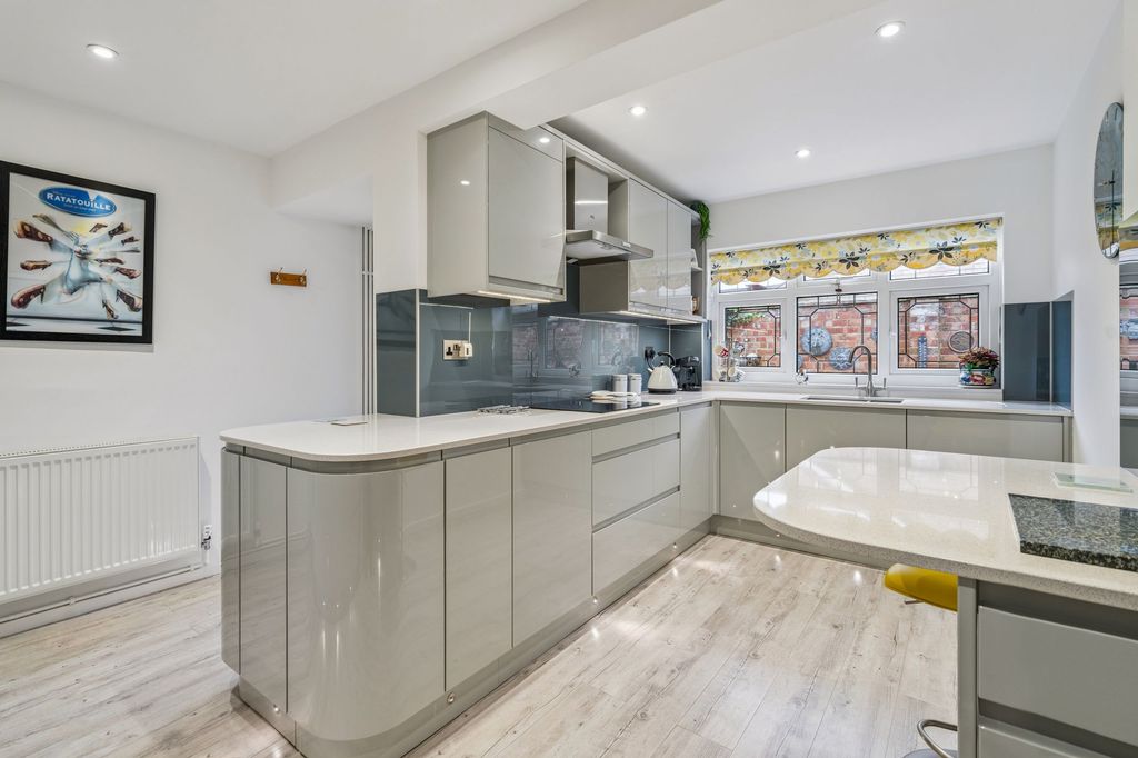 Property photo 3 of 23