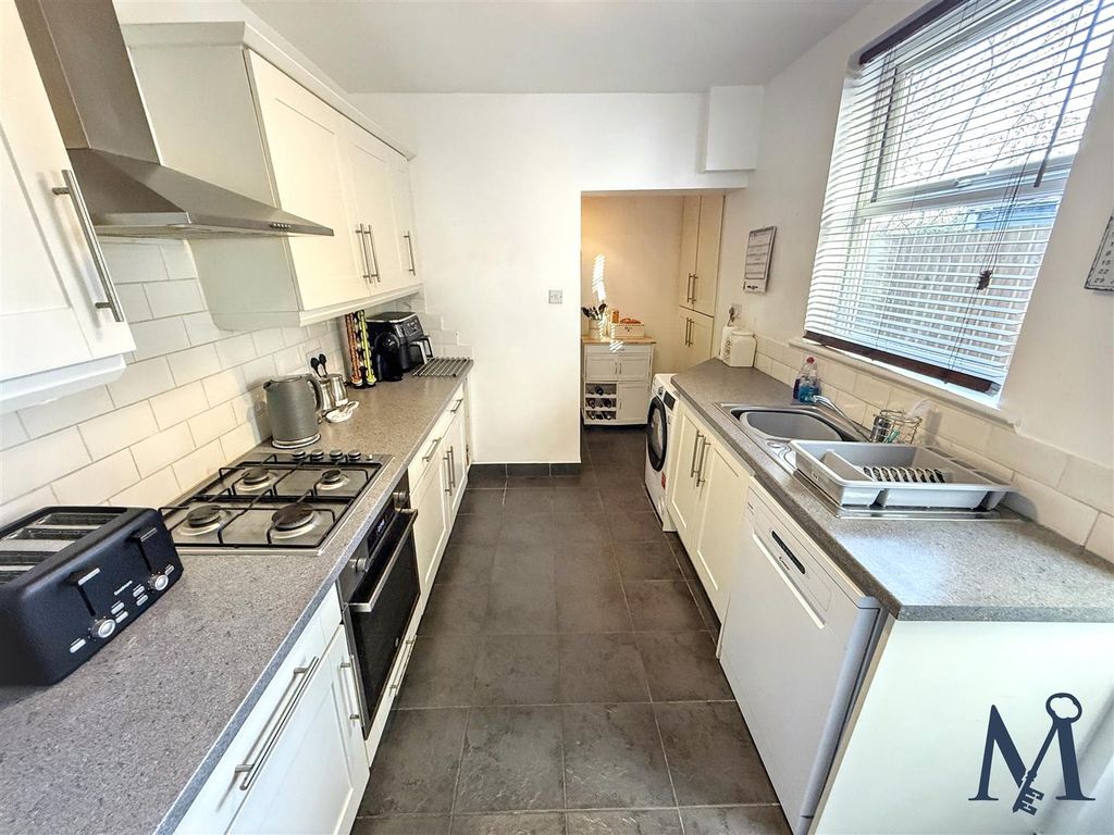 Property photo 2 of 18 Kitchen