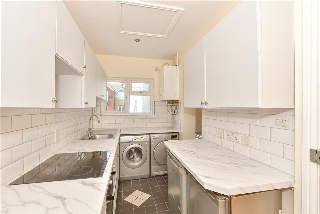 Property photo 3 of 9 Kitchen