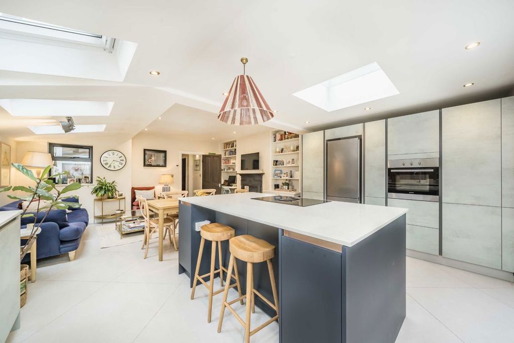 Property photo 2 of 8