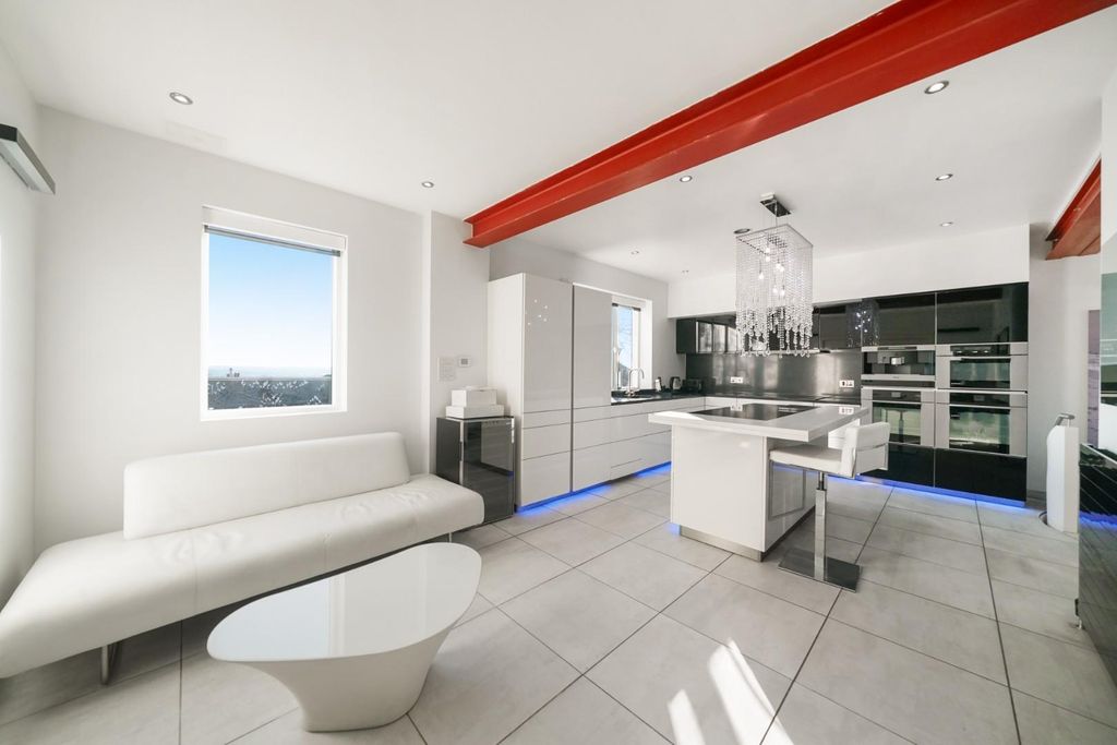 Property photo 3 of 22 3 - A5Kh8Eoxq3Htxkwmw5Y9.Jpg