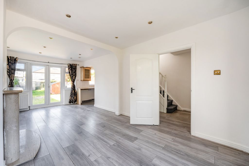 Property photo 2 of 17 1364084-8-68E3A53...