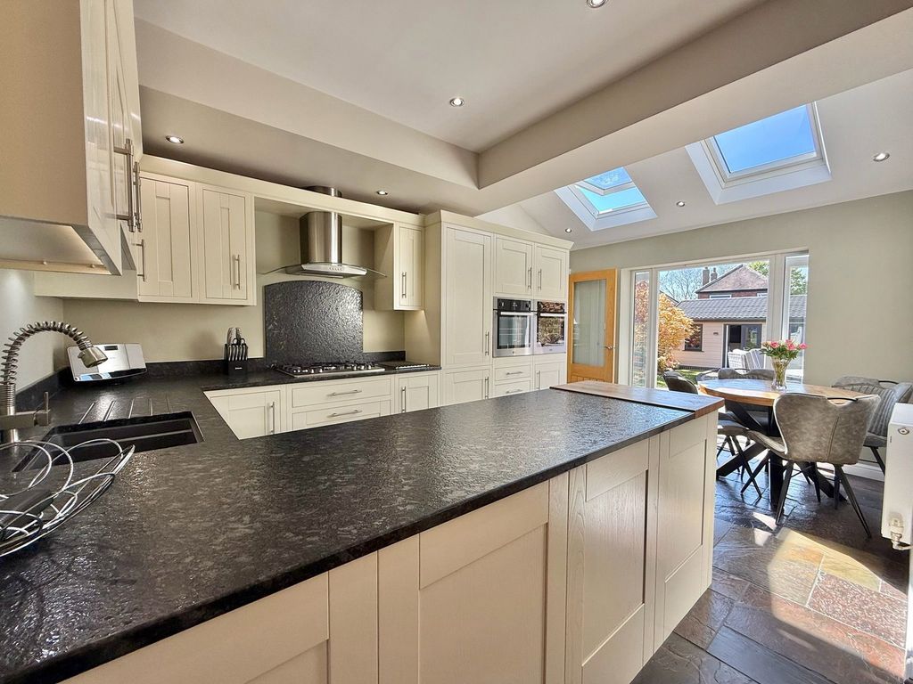 Property photo 3 of 28