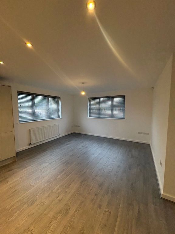 Property photo 2 of 6 Picture No. 10