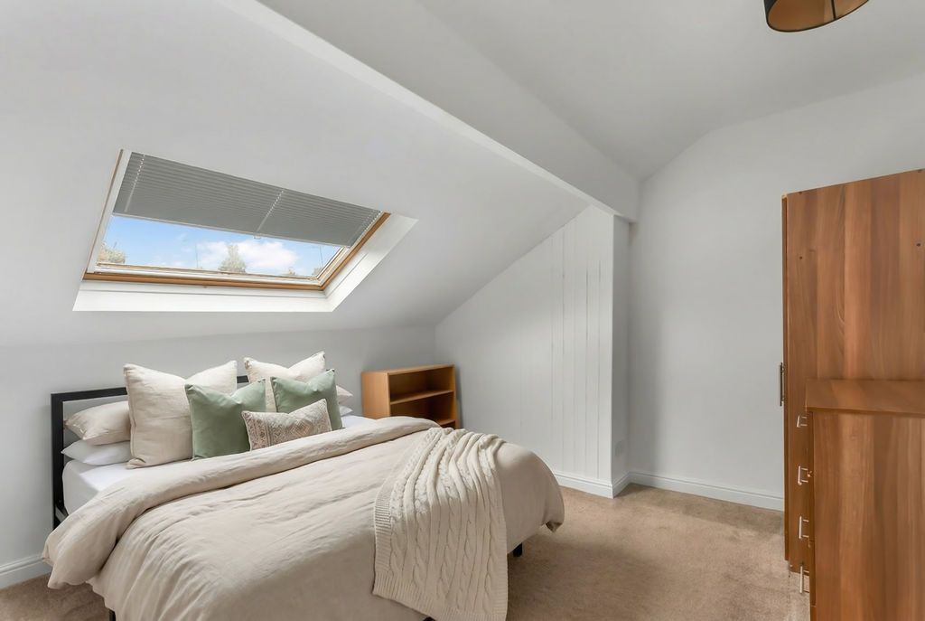 Property photo 3 of 11 Photo 2