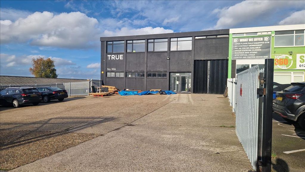 Property photo 2 of 23