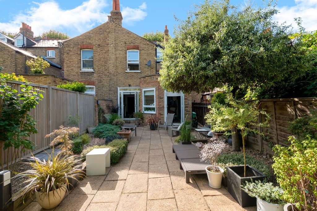Property photo 2 of 11