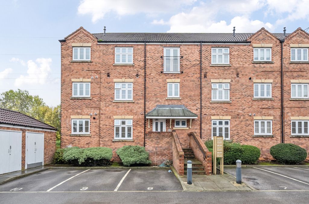 Property photo 1 of 10 1372063-10-68F761...