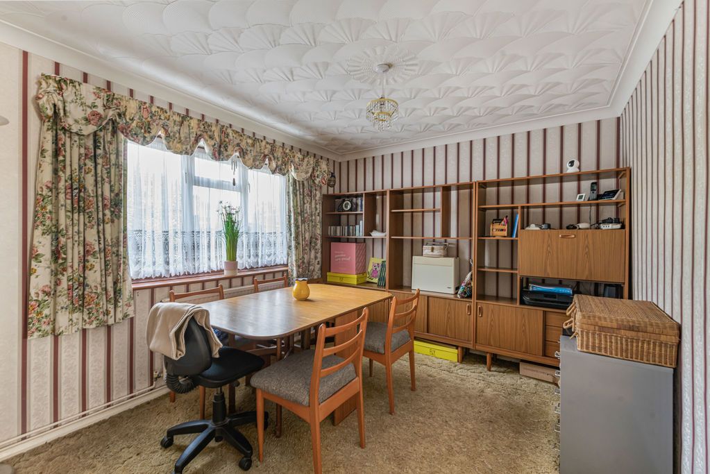 Property photo 3 of 19 Dining Room