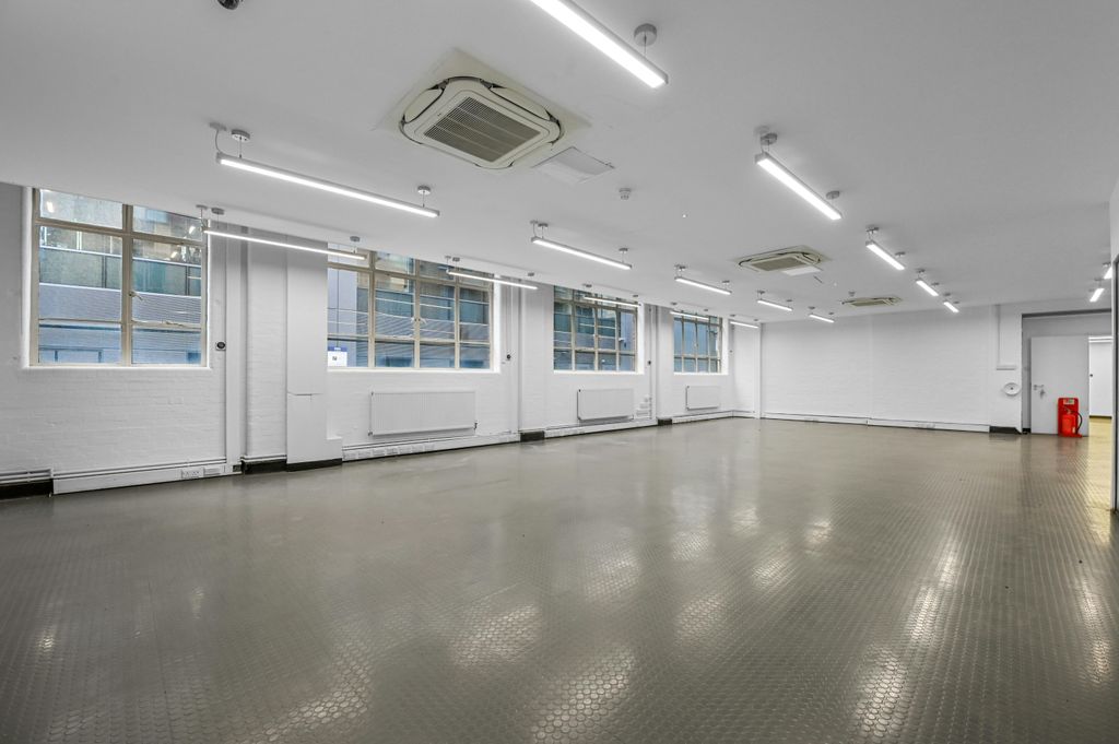 Property photo 2 of 9 Ol-Bc-20Pickwickhouse-1.Jpg