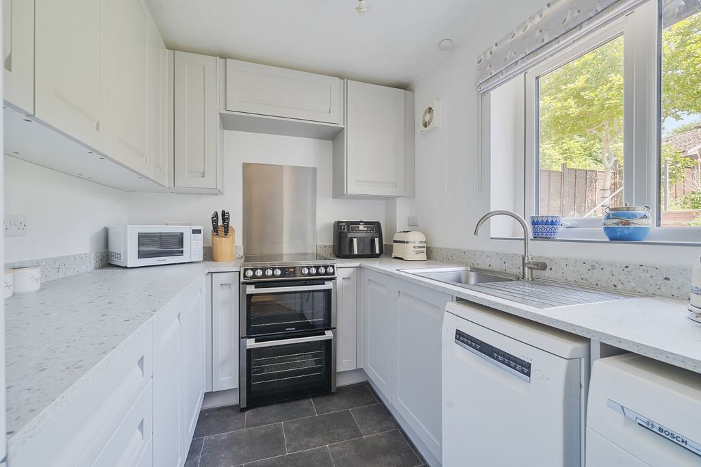 Property photo 3 of 27 Kitchen