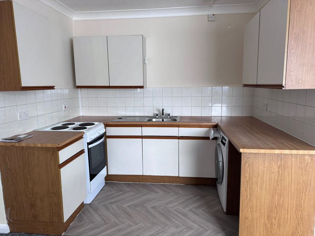 Property photo 3 of 5 Kitchen