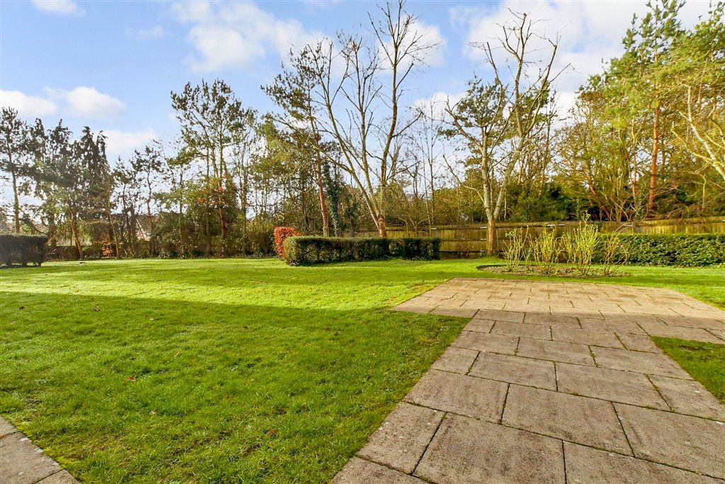 Property photo 1 of 14 Communal Gardens