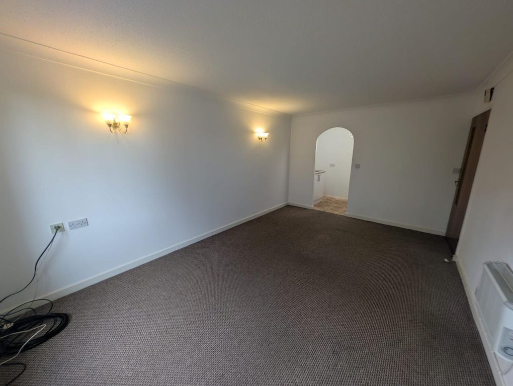 Property photo 1 of 10 Lounge
