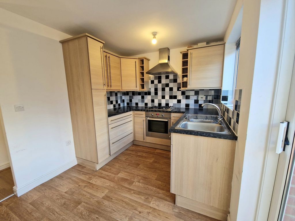 Property photo 3 of 7 Kitchen-Diner