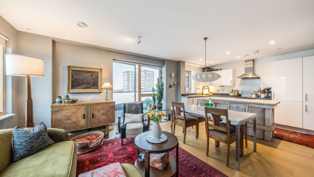 Property photo 3 of 21