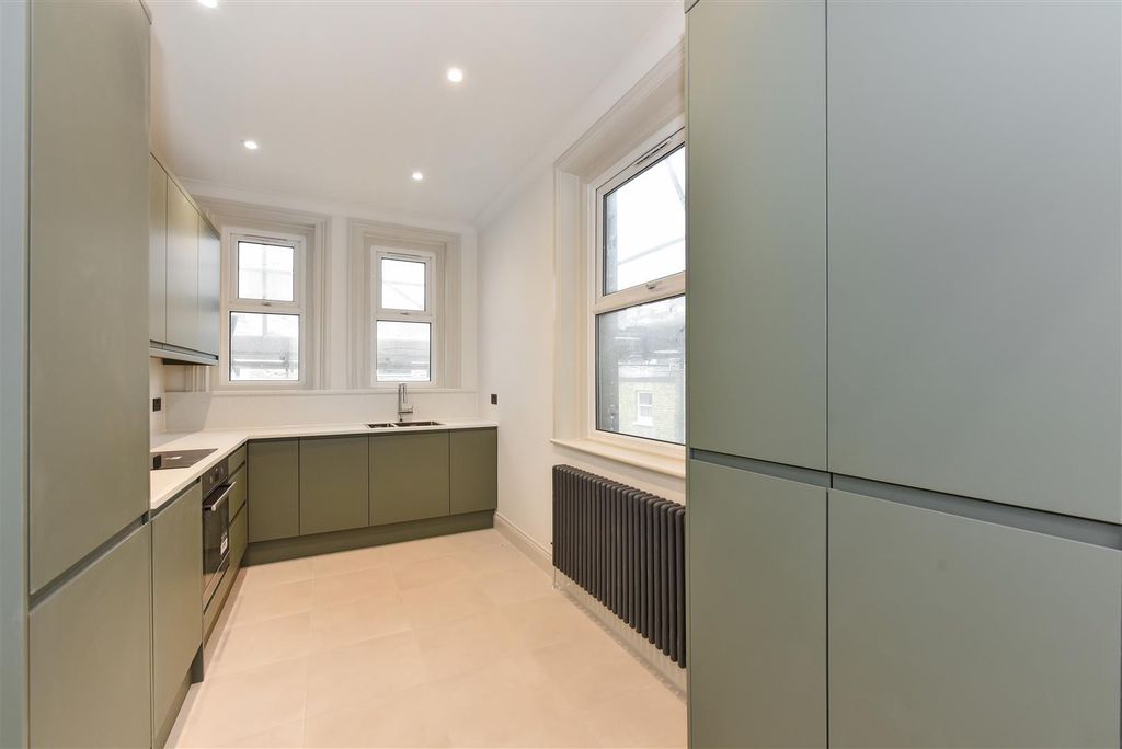 Property photo 1 of 14 64 Queensway (9).Jpg