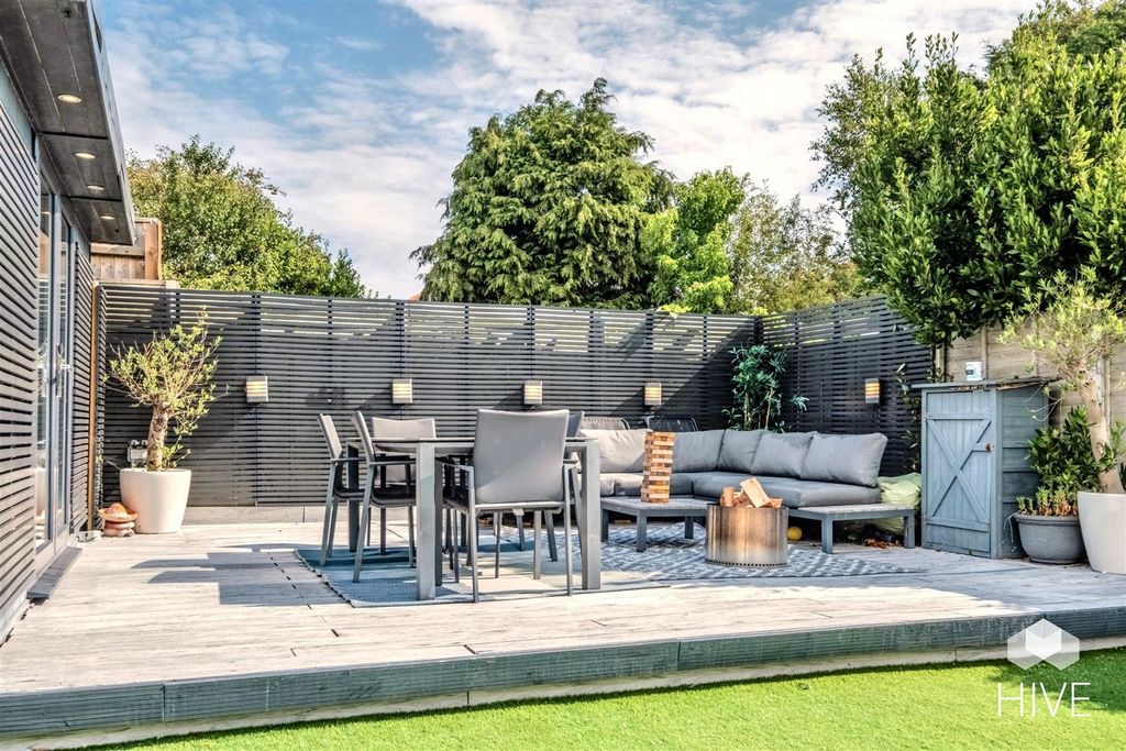 Property photo 3 of 27