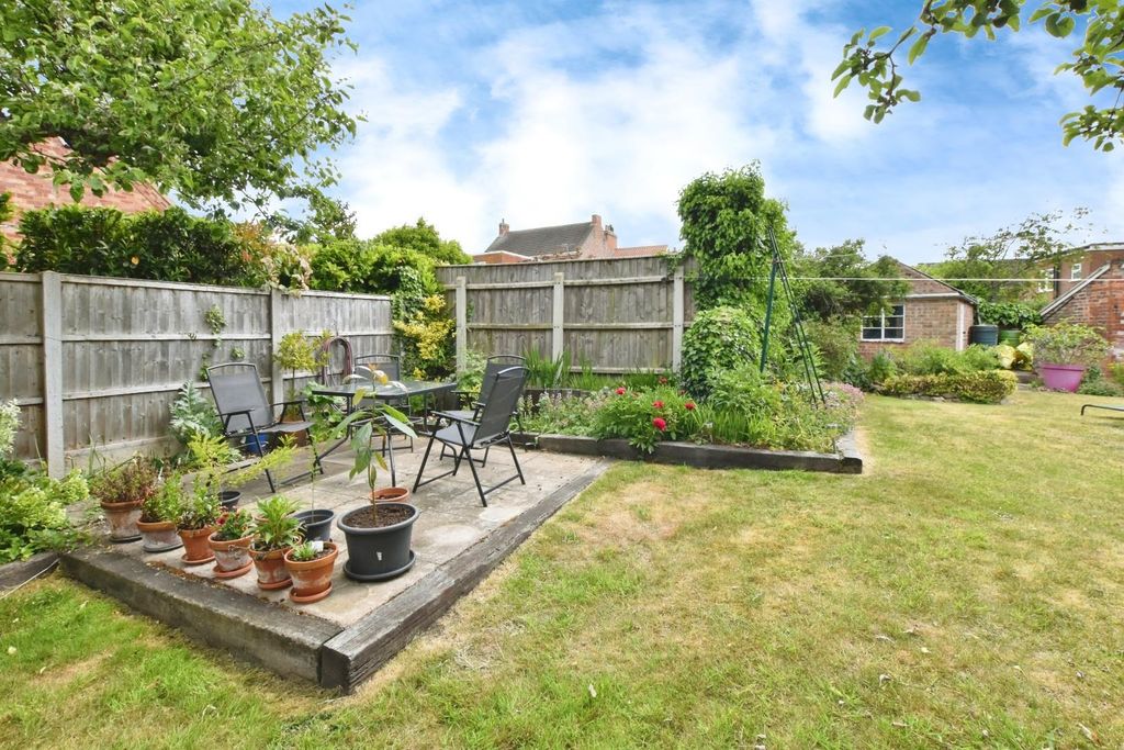 Property photo 2 of 32 Garden