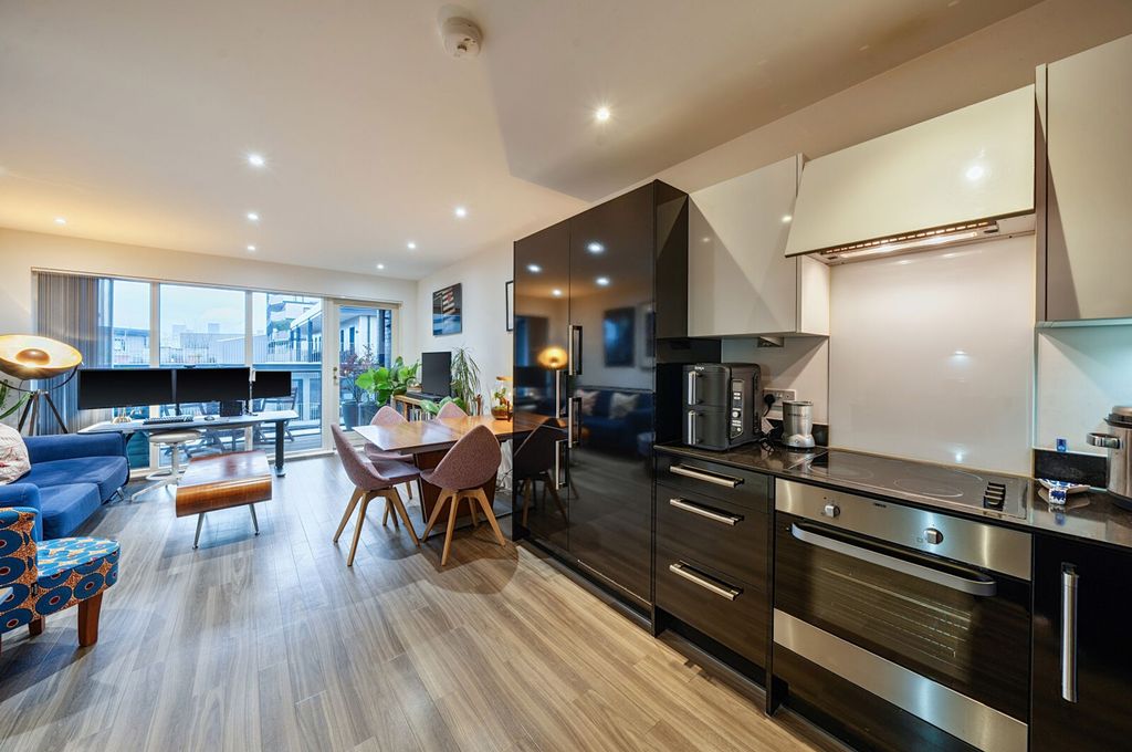 Property photo 3 of 22