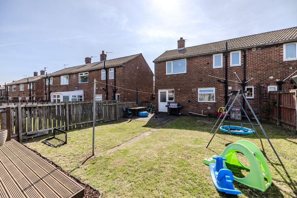 Property photo 2 of 34 Rear Garden