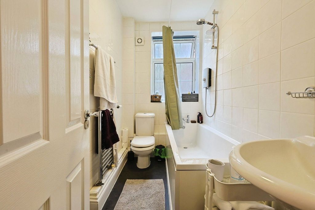 Property photo 2 of 17 Picture No. 22