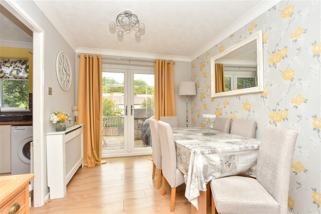 Property photo 3 of 11 Dining Area