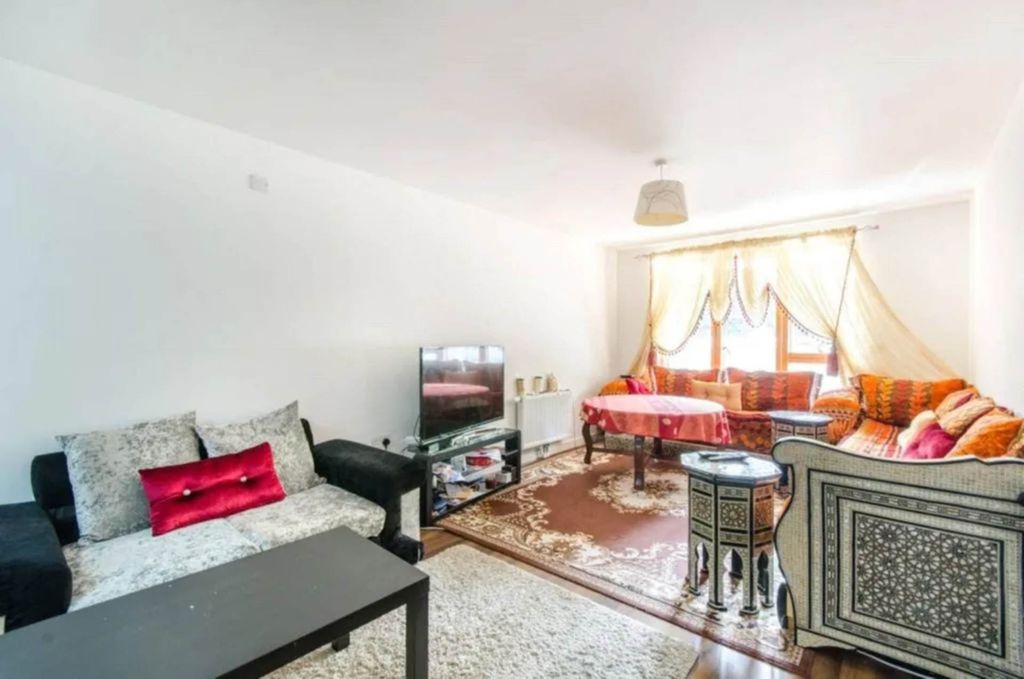 Property photo 1 of 8