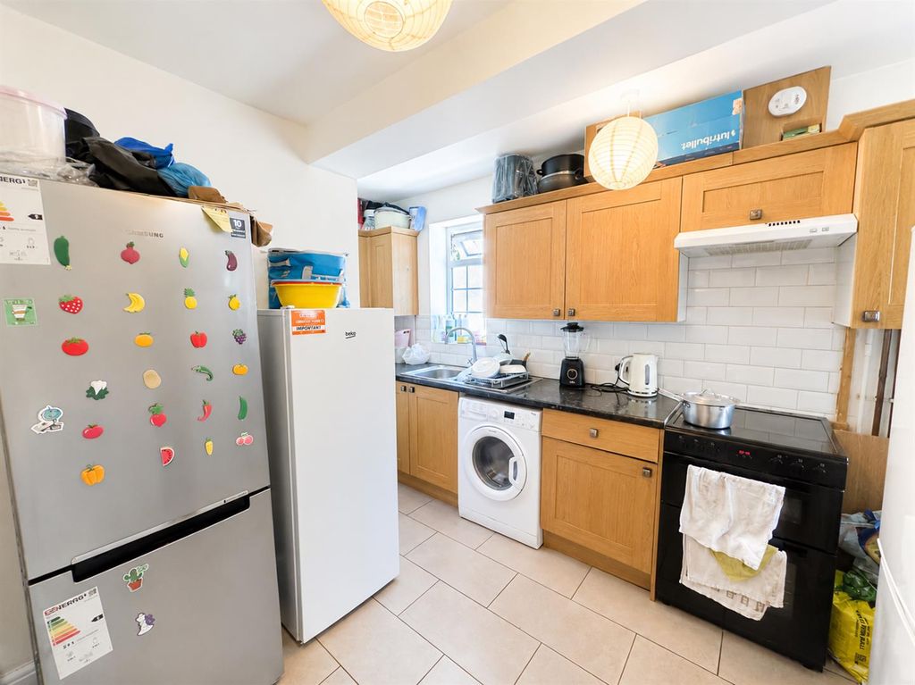 Property photo 2 of 7 Coopers Estate Agents