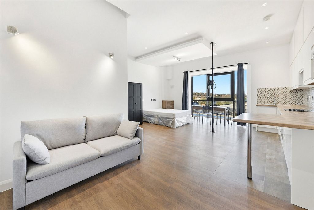 Property photo 2 of 8 Picture No. 01