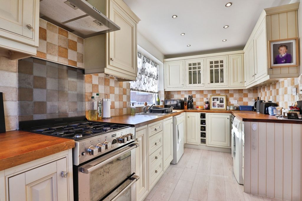 Property photo 3 of 18 Pbox-Img.Jpg