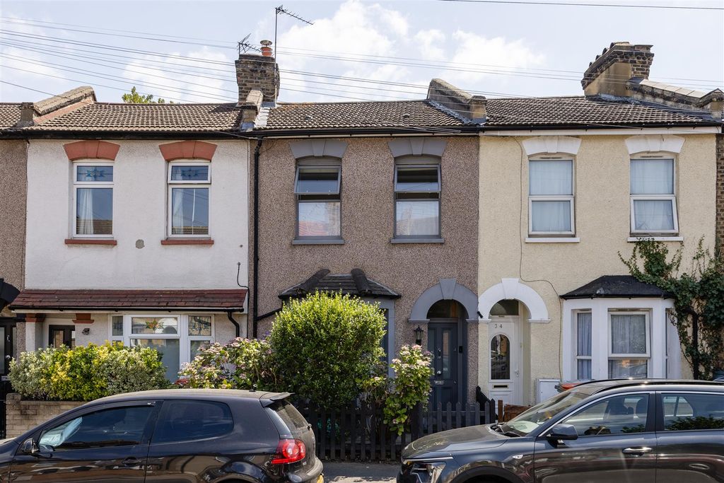 Property photo 1 of 32 Chestnut Avenue, E7