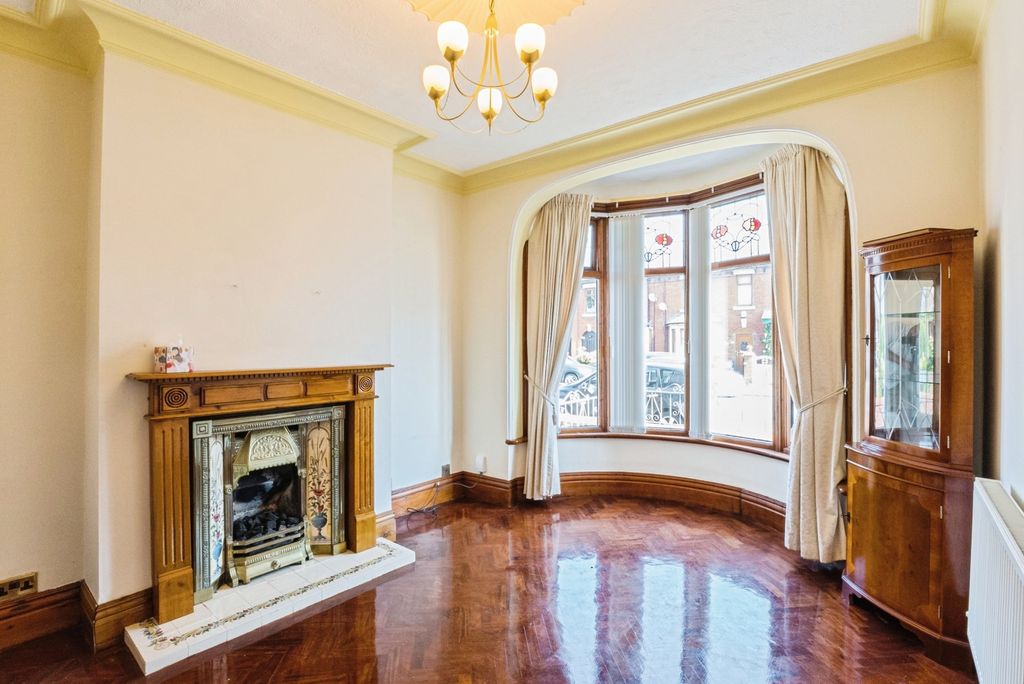 Property photo 3 of 18 Pbox-Img.Jpg
