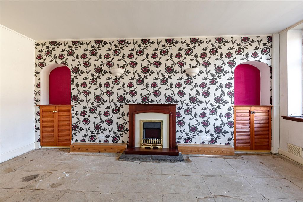 Property photo 3 of 16 93 Wood Street Galashiels 13.Jpg