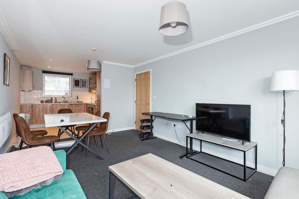 Property photo 2 of 13 Horsted Court_2.Jpg