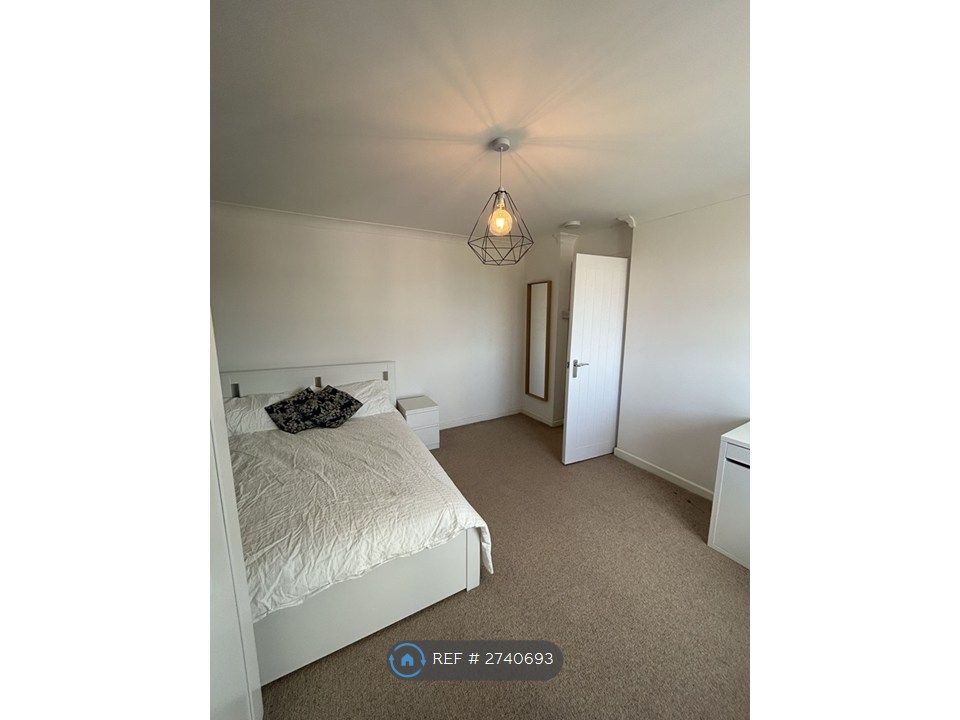 Property photo 3 of 27