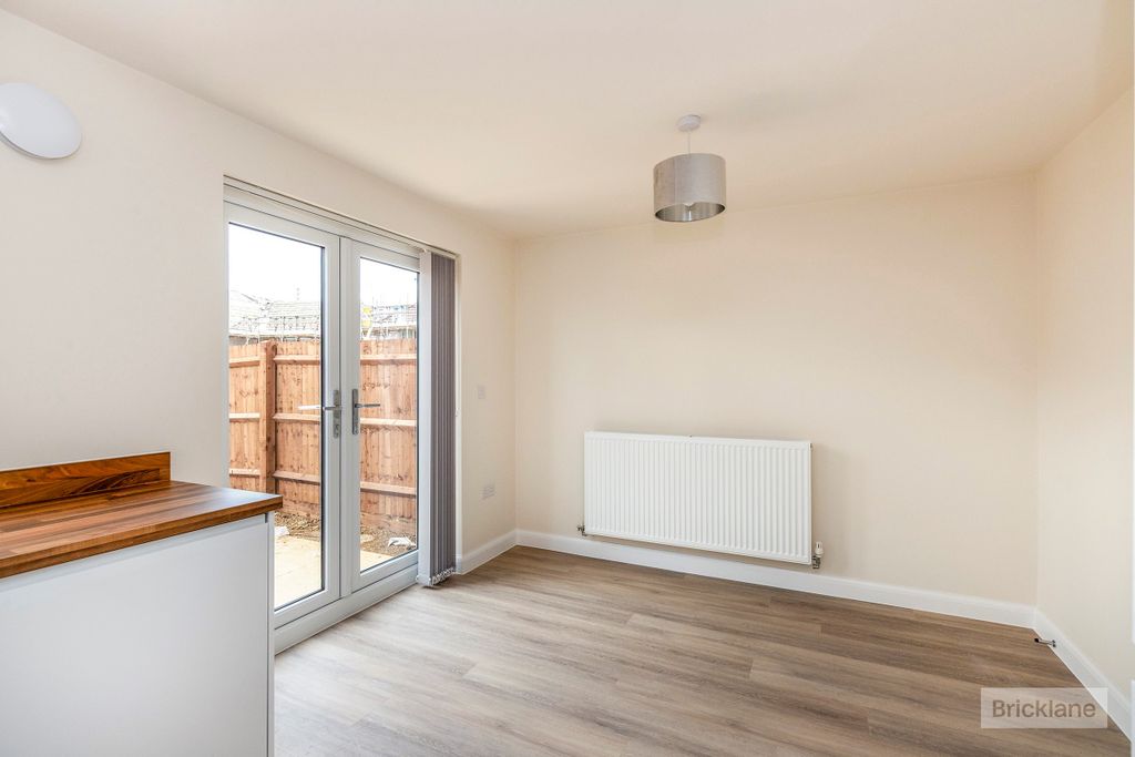 Property photo 3 of 7 Kitchen